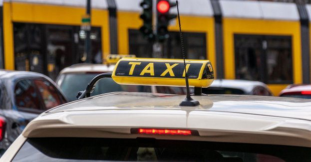 Ukradli taksówkę grożąc kierowcy nożem; zostali zatrzymani