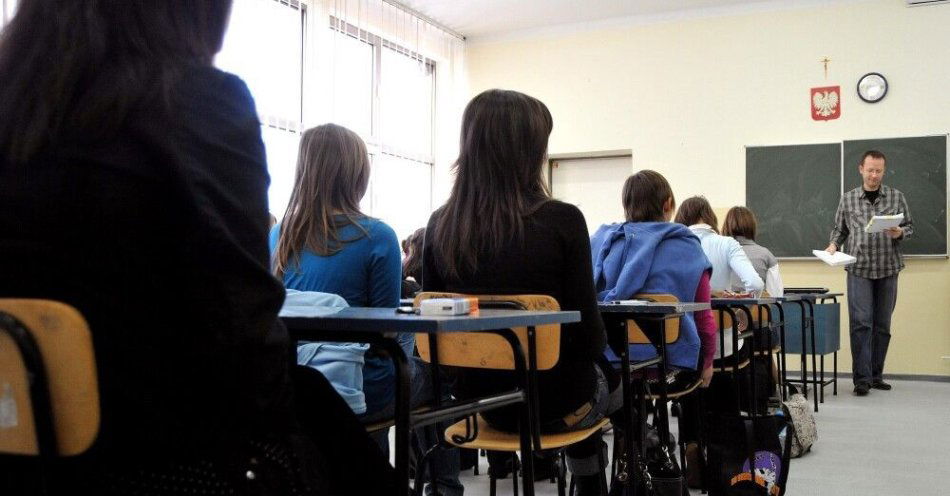 zdjęcie: W poniedziałek ruszają próbne egzaminy maturalne i ósmoklasistów / Przemyśl 2009-01-09. Uczniowie II Liceum Ogólnokształcącego podczas pierwszego dnia próbnej matury.
dd/stw
PAP/Dariusz Delmanowicz