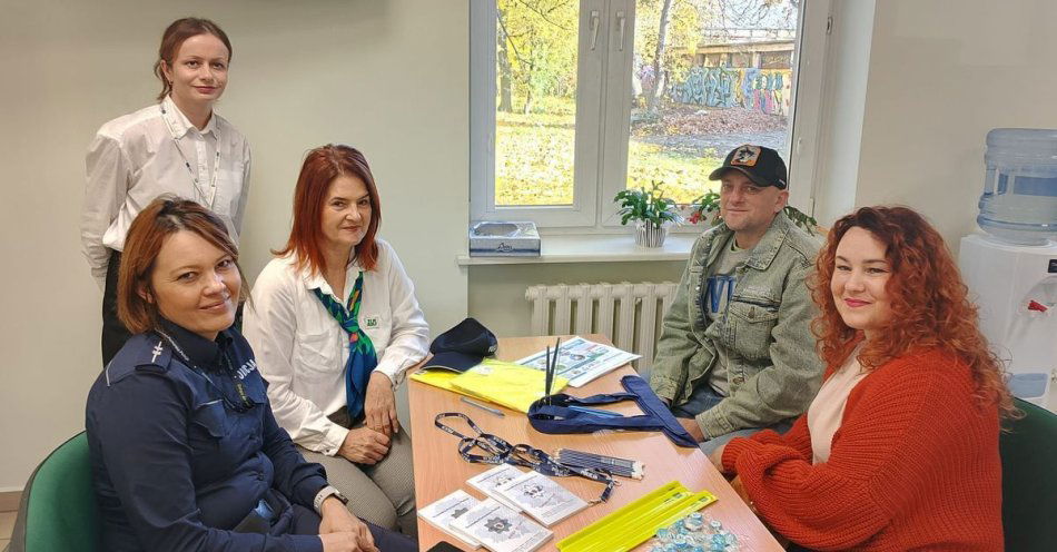 zdjęcie: Seniorów uczono jak nie dać się oszustom w Aleksandrowie / fot. KPP Aleksandrów