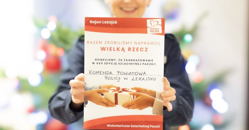 zdjęcie: Leżajscy policjanci wspierają Szlachetną Paczkę / fot. KPP w Leżajsku fot. KPP Leżajsk
