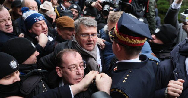 Drzwi do Sejmu zamknięte przed Kamińskim i Wąsikiem