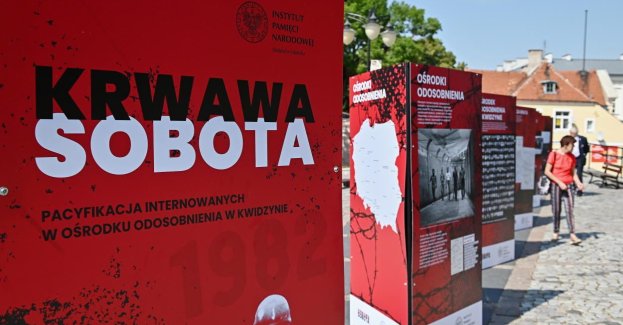 Bili i znęcali się "za podniesienie ręki na władzę ludową"; teraz odpowiedzą za to przed sądem
