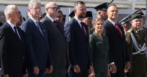 Prezydent wręczył 21 oficerom nominacje na stopnie generalskie i admiralskie