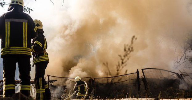 Strażacy opanowali pożar sklepu budowlanego, trwa dogaszanie
