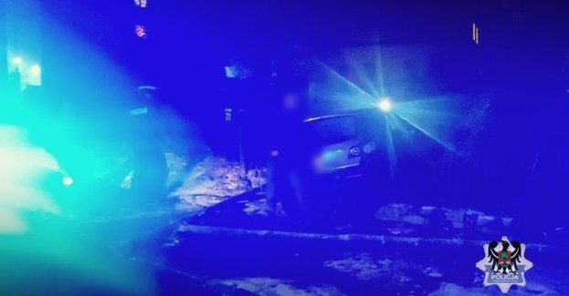 Miał ponad dwa promile alkoholu w organizmie, ale nie posiadał prawa jazdy. Dzięki mieszkańcom został zatrzymany i odpowie teraz przed sądem