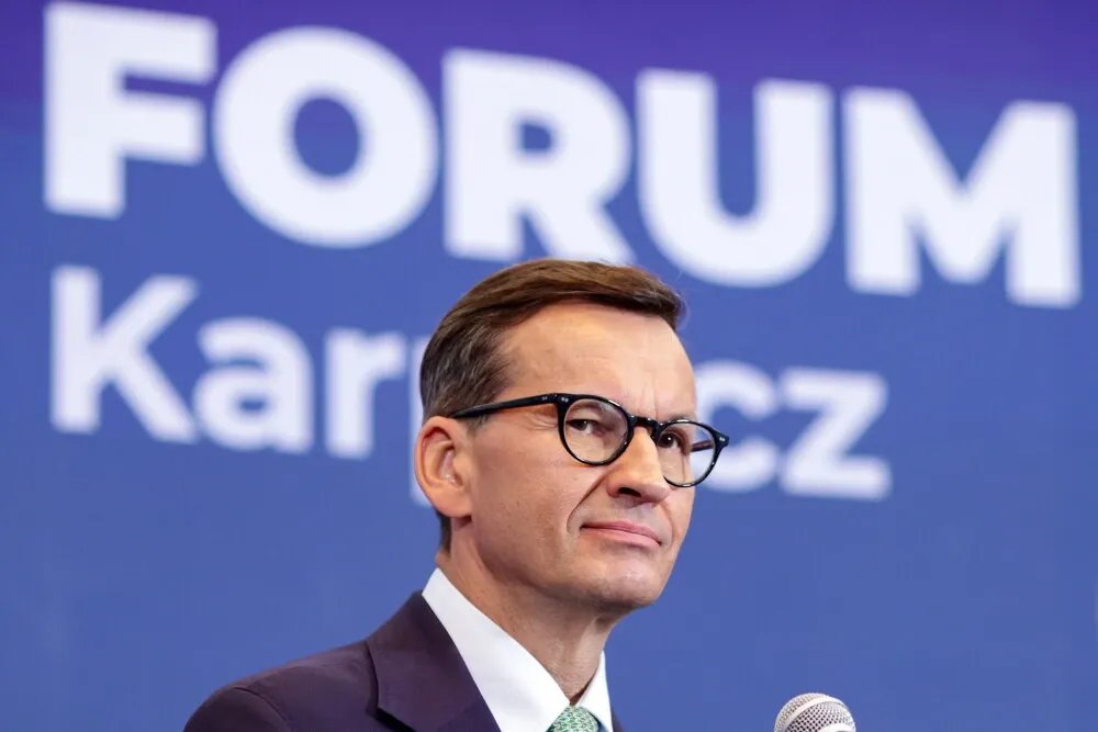 zdjęcie: Morawiecki: Polska będzie silna, gdy wykorzysta swoje położenie geograficzne / Karpacz, 09.09.2026. Przewodniczący KP Rozwój Plus Mateusz Morawiecki w dyskusji „Trójmorze filarem rozwoju Polski i krokiem na drodze do G20. Perspektywy prezydencji słowackiej i polskiego zaangażowania” w drugim dniu XXXV Forum Ekonomicznego w Karpaczu, 9 bm. Tegoroczna edycja forum odbywa się pod hasłem