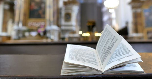 43-latka w kościele podpaliła Biblię; sprawa w prokuraturze