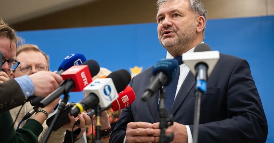 zdjęcie: Szef MS: sędziowie bez nominacji prezydenta podpisywali w 2020 i 2021 r. „listy sprzeciwu” / Poznań, 13.11.2025. Minister sprawiedliwości, prokurator generalny Waldemar Żurek podczas konferencji prasowej w Prokuraturze Regionalnej w Poznaniu, 13 bm. (mr) PAP/Jakub Kaczmarczyk