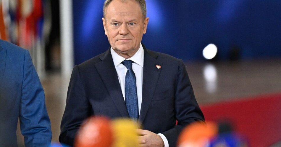 zdjęcie: Premier: format G20 to jest oczywiście domena rządu / Bruksela, Belgia, 18.12.2025. Premier RP Donald Tusk rozmawia z mediami przed rozpoczęciem posiedzenia Rady Europejskiej w Brukseli, 18 bm. Tematem rozmów europejskich przywódców będzie m.in. pomoc dla Ukrainy, w tym postępy w procesie pokojowym oraz wsparcie finansowe na najbliższe dwa lata. (jm) PAP/Wiktor Dąbkowski