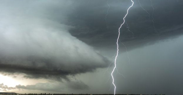 W całym województwie spodziewane burze i silne opady deszczu