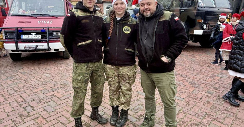 zdjęcie: Motomikołaje w Chodzieży: policjanci w świątecznej paradzie / fot. KPP Chodzież