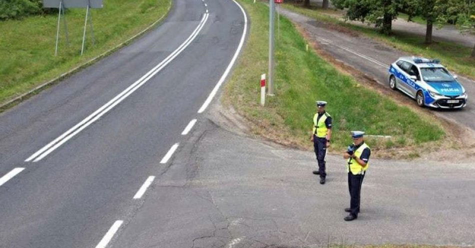 zdjęcie: Policja sprawdza kierowców na krajowej dwunastce / fot. KPP w Polkowicach