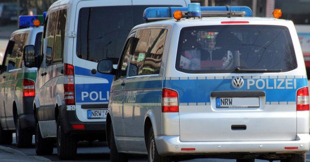 Policja zatrzymała 21-latka, który podłożył ogień pod radiowozem