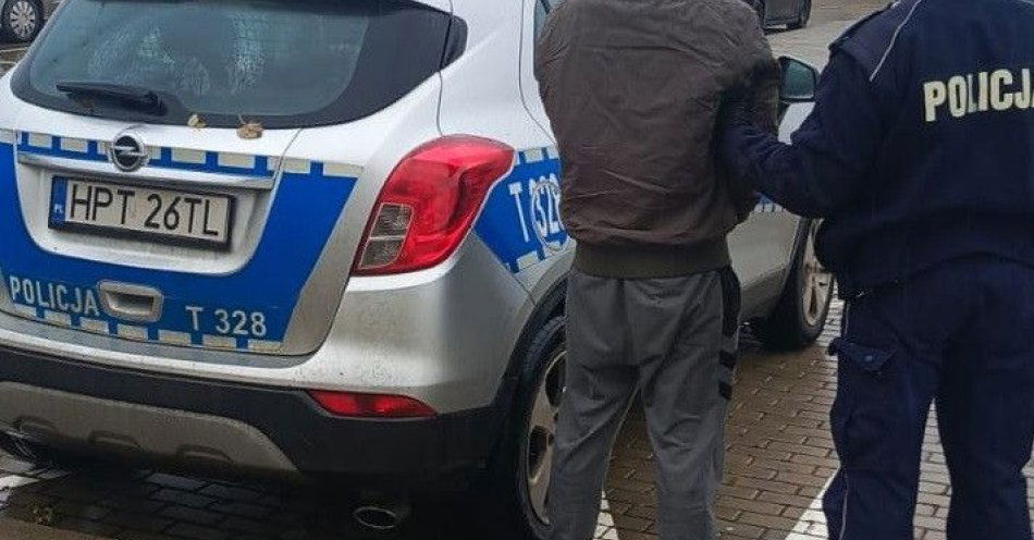 zdjęcie: Włamanie do biura w gospodarstwie. Zatrzymano dwóch mężczyzn / fot. KPP w Bartoszycach Jeden z zatrzymanych sprawców kradzieży z włamaniem