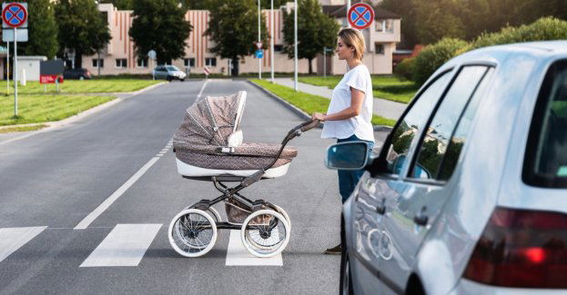Dwoje dorosłych i dziecko w wózku potrąceni na przejściu