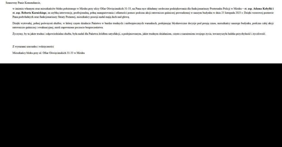 zdjęcie: Mieszkańcy Mirsku dziękują policjantom za ratunek / fot. KPP w Lwówku Śląskim