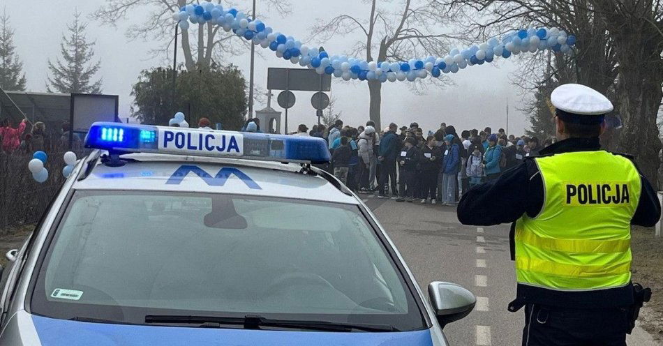 zdjęcie: Sławieńscy policjanci zabezpieczyli Bieg Niebieskich Skrzydeł / fot. KPP w Sławnie