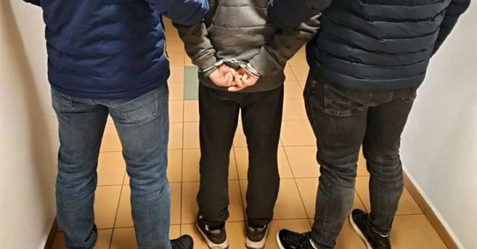 zdjęcie: Kępińscy kryminalni zatrzymali dwóch poszukiwanych / fot. KPP Kępno