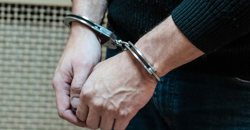 zdjęcie: Mężczyzna groził bronią fałszywą: policja zatrzymała 44-latka / fot. KMP w Suchej Beskidzkiej