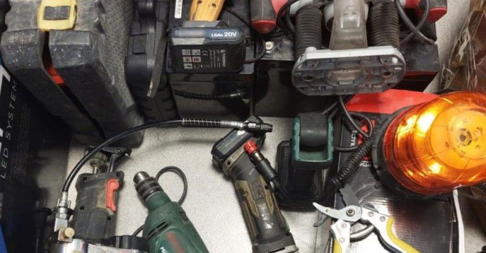 zdjęcie: Mieszkaniec Sądecczyzny zatrzymany za serię włamań i kradzieży / fot. KMP w Nowym Sączu