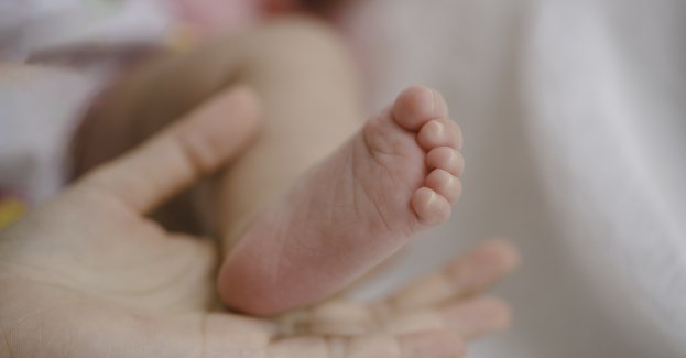Niemowlak ze złamaną nogą w szpitalu - ojciec w areszcie
