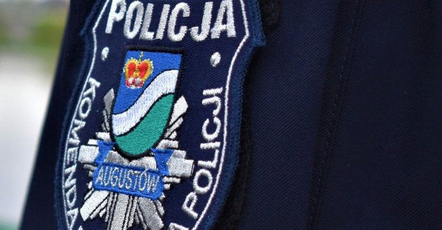 Samochód na dachu, a za kierownicą nastolatek