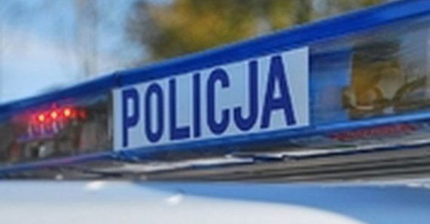 Pojazd wypadł z drogi po zderzeniu dwóch aut