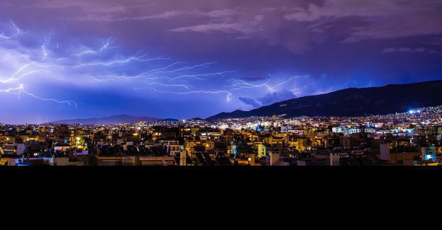 Ostrzeżenie przed burzami i ulewami, strażacy przypominają o zasadach bezpieczeństwa