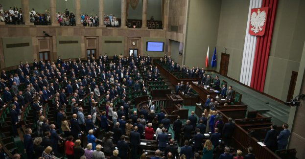 Sejm uchwalił ustawę ws. osłon dla odbiorców energii wprowadzającą m.in. bon energetyczny