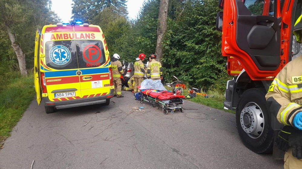 zdjęcie: Tragiczny wypadek pod Górowem Iławeckim. Nie żyją dwie osoby / fot. KPP w Bartoszycach miejsce tragicznego wypadku drogowego