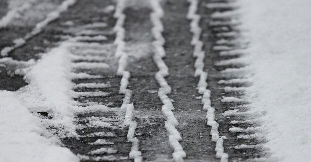 Śnieg, błoto pośniegowe i mgły utrudniają jazdę; wszystkie drogi krajowe są przejezdne