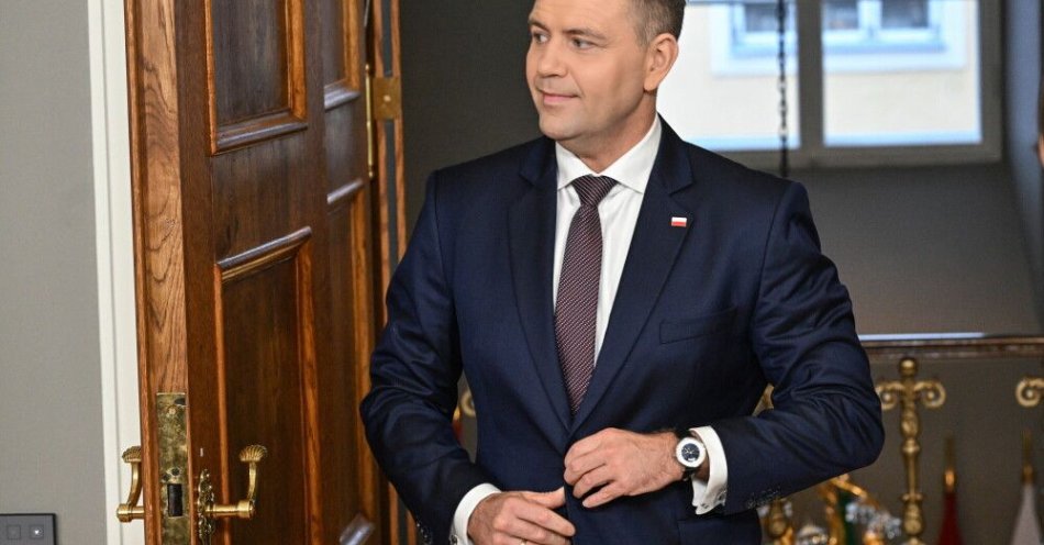 zdjęcie: Prezydent podpisał postanowienie o użyciu wojska do operacji „Horyzont” / Tallin, Estonia, 10.10.2025. Prezydent RP Karol Nawrocki przed spotkaniem Prezydentów Państw Grupy Arraiolos, 10 bm. w Kancelarii Państwa Republiki Estońskiej w Tallinie. Prezydent Nawrocki przebywa z dwudniową wizytą w Republice Estonii. (aldg) PAP/Radek Pietruszka