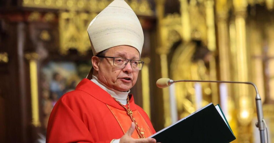 zdjęcie: Kard. Ryś do łodzian: dziękuję wam za momenty, kiedy gromadziliśmy się razem wokół Słowa Bożego / Łódź, 13.12.2025. Arcybiskup metropolita krakowski (nominat) Grzegorz Ryś (C) podczas mszy świętej w Katedrze Łódzkiej, 13 bm. Kardynał Grzegorz Ryś po 8 latach posługi w Archidiecezji Łódzkiej został mianowany nowym metropolitą krakowskim i pożegnał się z Łodzią podczas uroczystej mszy świętej. (awol) PAP/Marian Zubrzycki