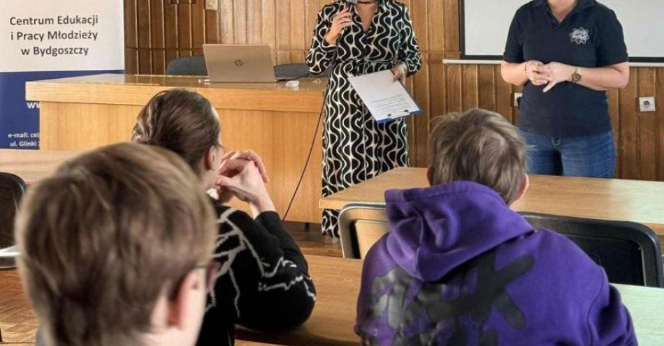 zdjęcie: Śródmiejscy profilaktycy uczą jak reagować na przemoc / fot. KWP w Bydgoszczy