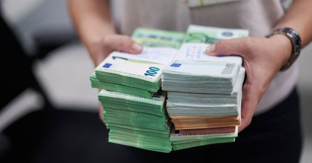 Przewozili nielegalnie przez granicę po kilkadziesiąt tysięcy euro