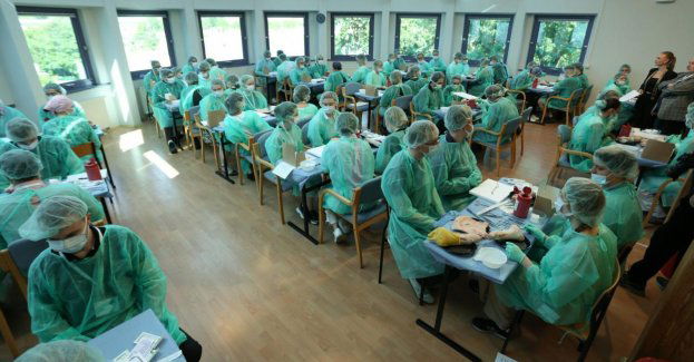 Studenci medycyny z Poznania mistrzami w szyciu chirurgicznym