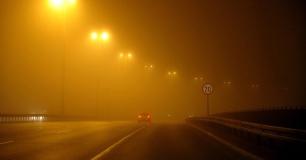 IMGW ostrzega przed gęstą mgłą i burzami we wschodniej części kraju