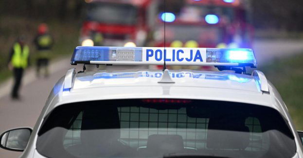 W sobotę w wypadkach drogowych zginęło siedem osób; utonęły cztery