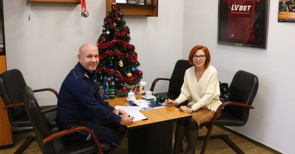 zdjęcie: Porozumienie o współpracy pomiędzy Komendą Miejską Policji we Wrocławiu a Poradnią Psychologiczną Era Psyche / fot. KMP w Wrocławiu
