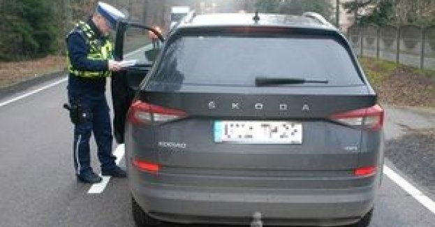 Policjanci pracowali na miejscu potracenia 14-latki w Dobojewie na DK 25