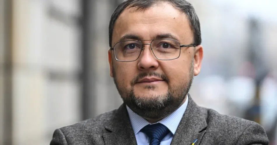 zdjęcie: W. Bodnar dla PAP: aby uspokoić nastroje potrzebny dialog; liczę na decyzje o kolejnych ekshumacjach / Warszawa, 29.12.2025. Ambasador Ukrainy w Polsce Wasyl Bodnar przed siedzibą Polskiej Agencji Prasowej w Warszawie, 29 bm. Wasyl Bodnar był gościem Studia PAP. (aldg) PAP/Radek Pietruszka