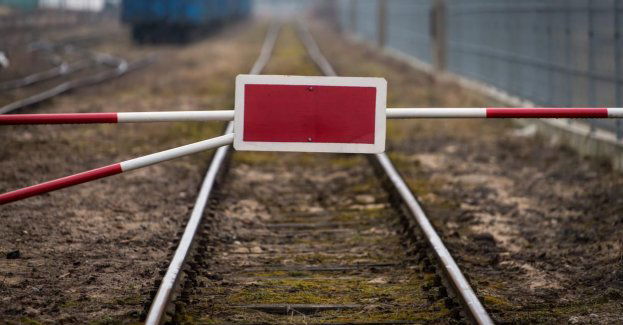 34-letnia kobieta zginęła pod kołami pociągu; policja ustala okoliczności zdarzenia