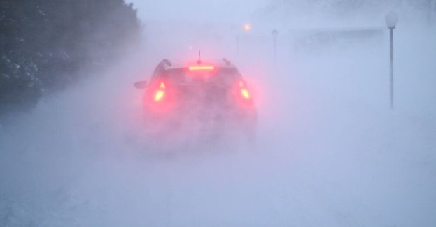 IMGW ostrzega południe Polski przed zawiejami i zamieciami śnieżnymi