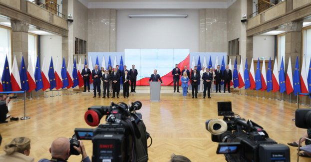 Premier przedstawił skład nowego rządu; w komentarzach wybrzmiewa m.in. awans Sikorskiego