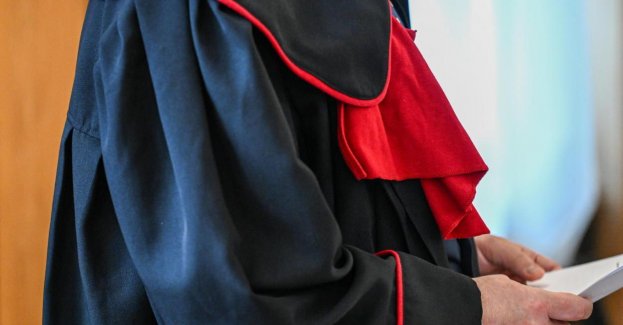 Dorian S., który brutalnie napadł na kobietę w centrum Warszawy, usłyszał zarzut zabójstwa