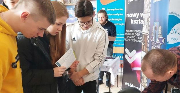 Akademickie targi ze zduńskowolskimi policjantami