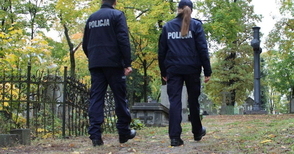 zdjęcie: Policja radzi jak bezpiecznie odwiedzić cmentarze / fot. KMP w Toruniu