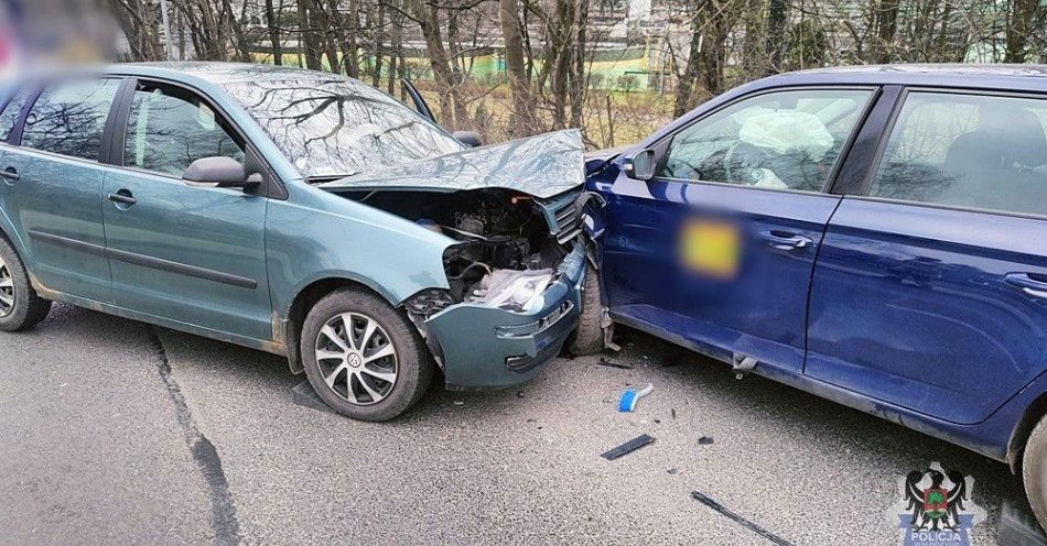 zdjęcie: Za kierownicą przysnął i zderzył się czołowo w Wałbrzychu / fot. KMP w Wałbrzychu