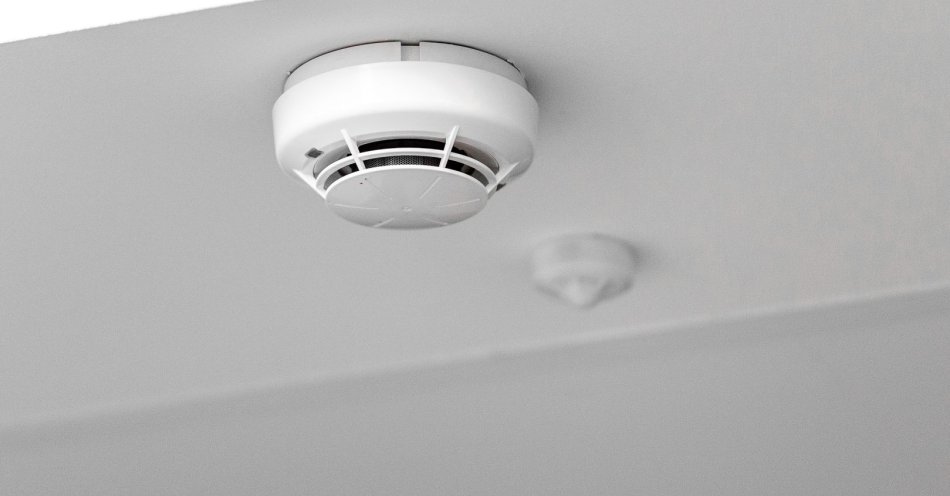 zdjęcie: Bezpłatne czujniki dymu i czadu - projekt samorządu województwa / fot. Szymon Zdziebło/tarantoga.pl dla UMWKP