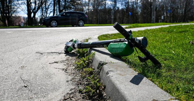 Każdego dnia weekendu do szpitala WUM trafia ok. 20 osób z wypadku na hulajnodze czy rowerze